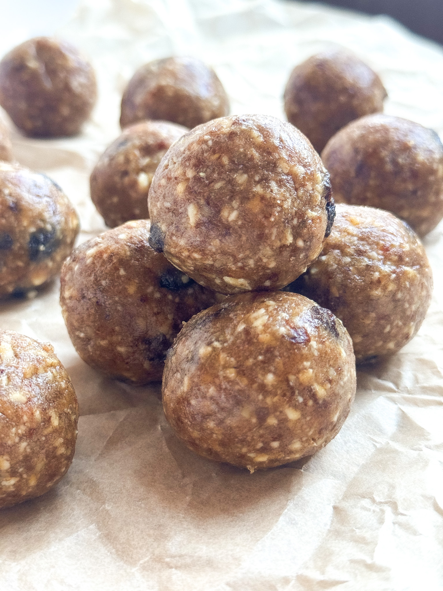 Oatmeal Raisin Cookie Energy Balls (Grain-free!)