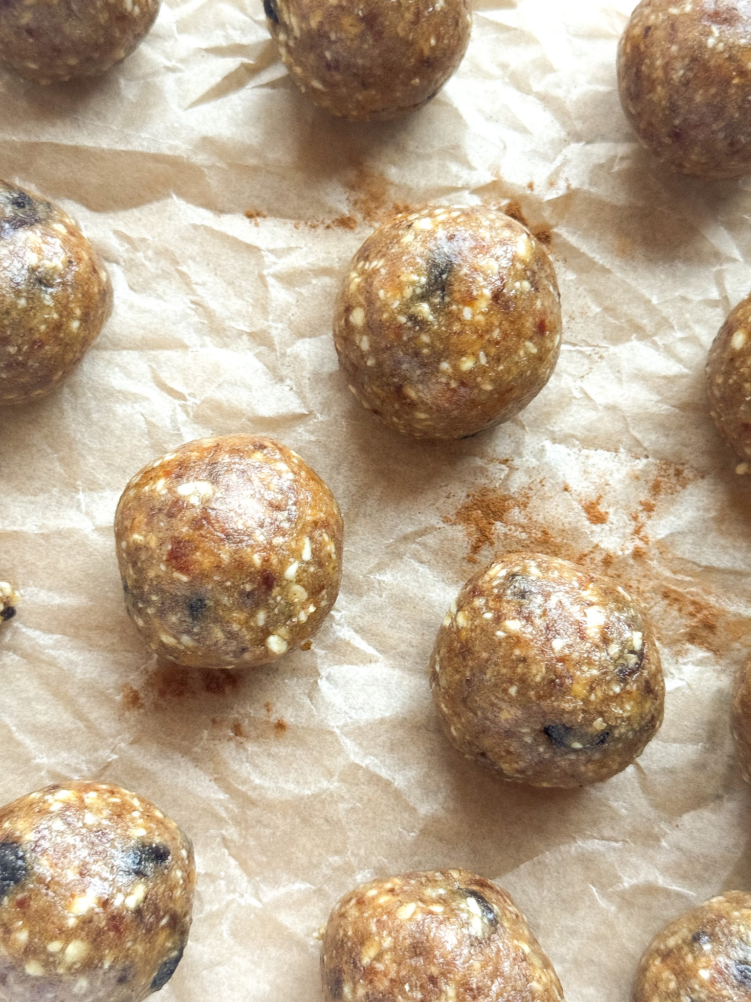 Oatmeal Raisin Cookie Energy Balls (Grain-free!)